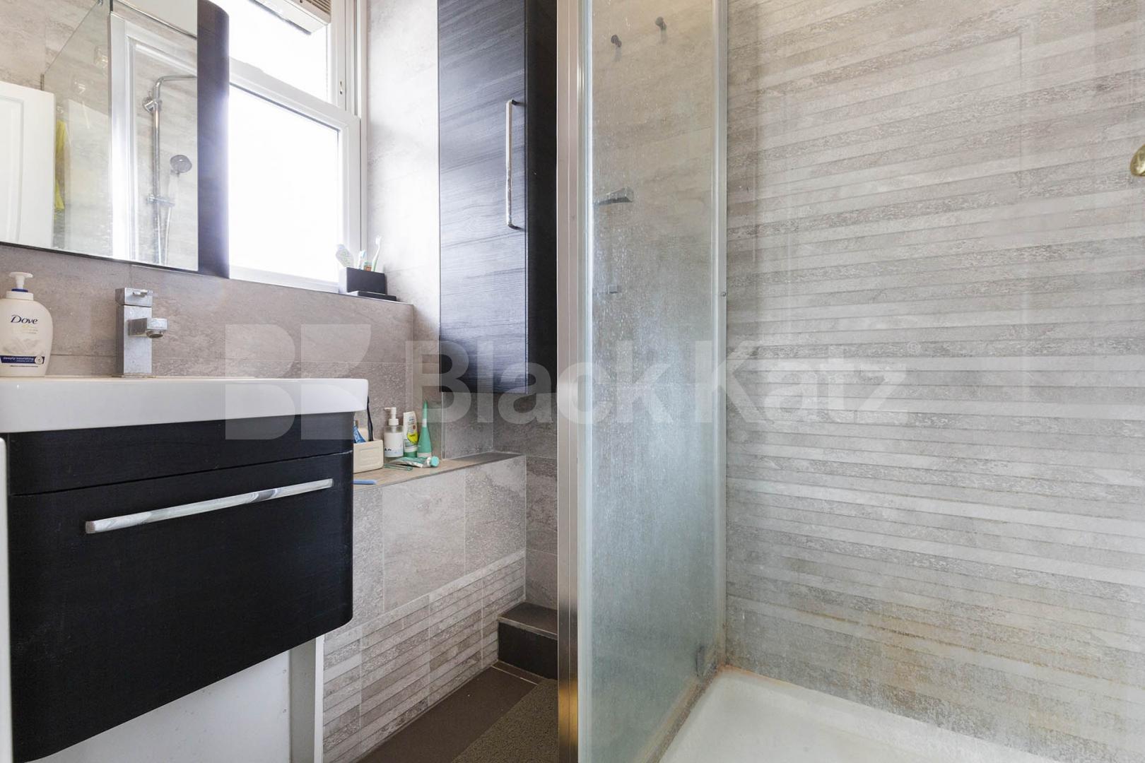 Recently refurbished three double bed flat mins to Tube & Regents Park Arlington Road , Camden